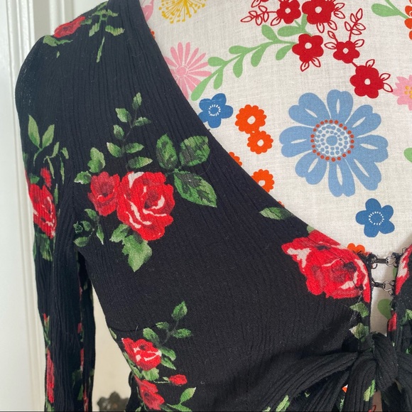 Rose Tie Front Blouse - Picture 2 of 3